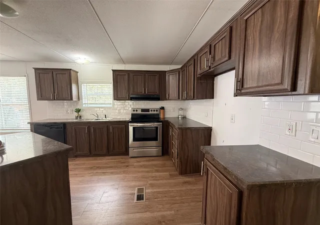 Photo 3 of Manufactured home for sale at 9505 Janet St, Quinlan, TX 75474 | MLS# 21397197 | Listing updated on 2026-10-05