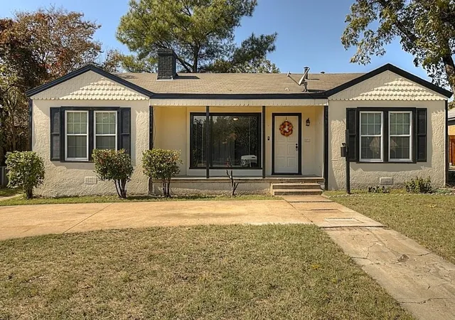 Photo 2 of Single family home for sale at 1705 N Riverside Dr, Fort Worth, TX 76111 | MLS# 21397208 | Listing updated on 2026-09-29