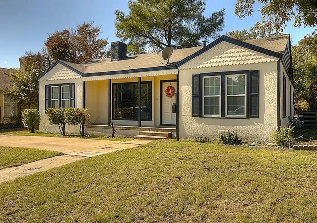 Photo 3 of Single family home for sale at 1705 N Riverside Dr, Fort Worth, TX 76111 | MLS# 21397208 | Listing updated on 2026-09-29