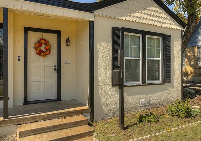 Photo 4 of Single family home for sale at 1705 N Riverside Dr, Fort Worth, TX 76111 | MLS# 21397208 | Listing updated on 2026-09-29