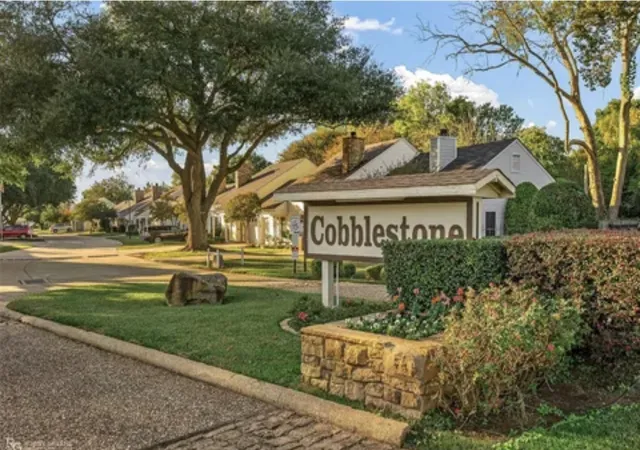 Photo 1 of Townhouse for sale at 267 Settlers Park Dr, Shreveport, LA 71115 | MLS# 21397214 | Listing updated on 2026-09-28