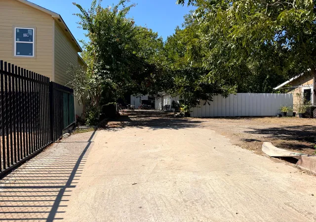 Land for sale at 420 Sunset Ln, Fort Worth, TX 76114 | MLS# 21394331