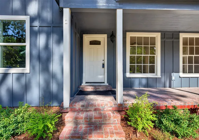 Photo 3 of Single family home for sale at 172 Fremont St, Shreveport, LA 71105 | MLS# 21397241 | Listing updated on 2026-10-07