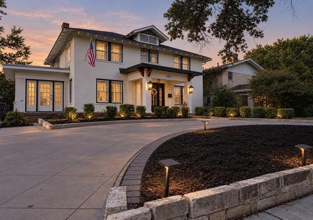 Photo 2 of Single family home for sale at 2221 Park Pl Ave, Fort Worth, TX 76110 | MLS# 21397248 | Listing updated on 2026-10-09