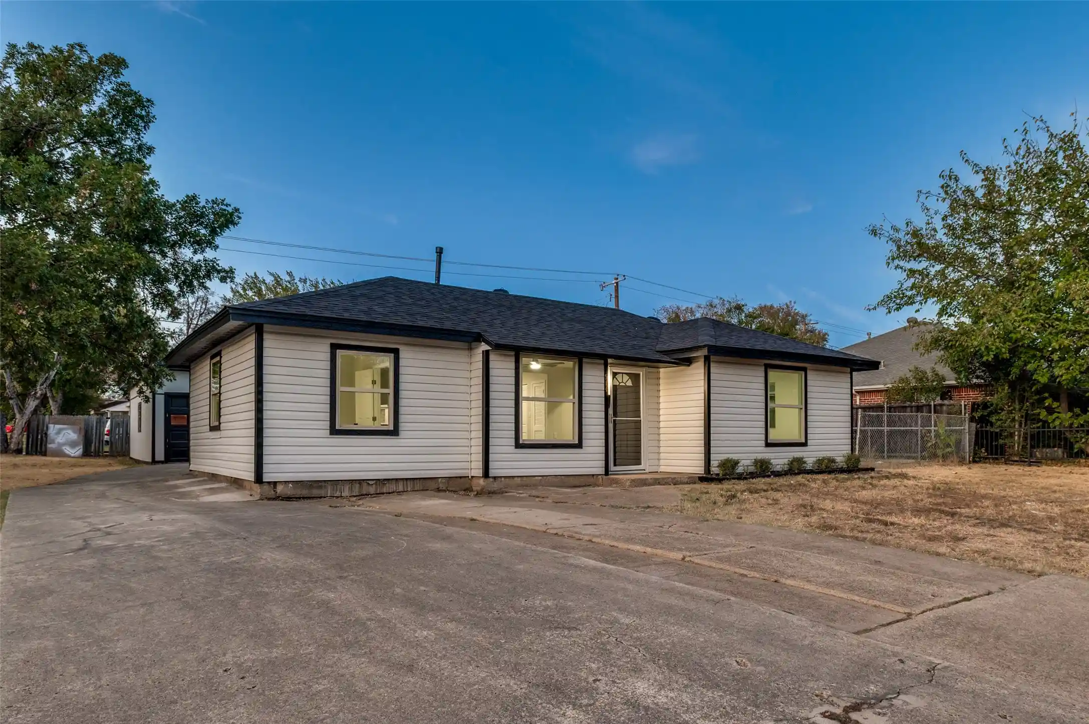 Single family home for sale at 514 Chickapoo Tr, Grand Prairie, TX 75051 | MLS# 21392561