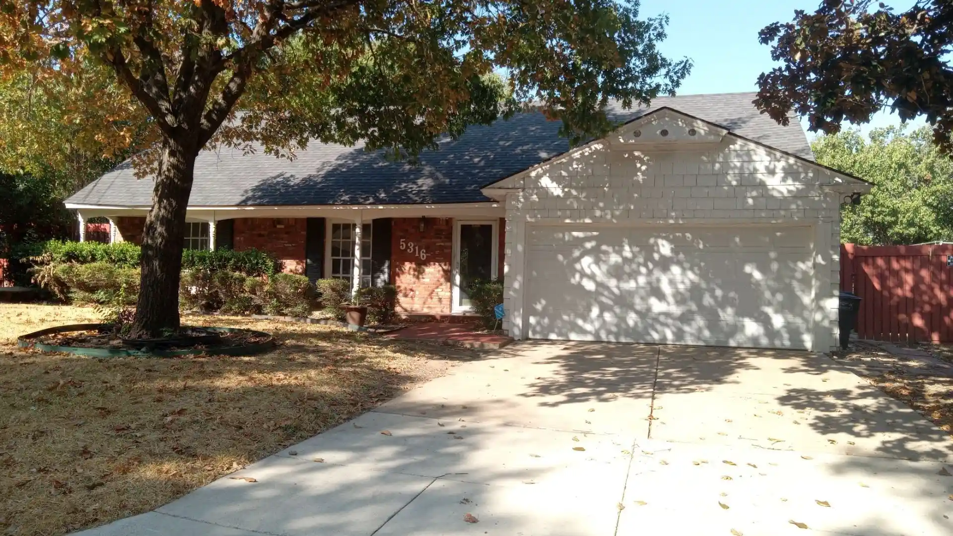 Photo 1 of Sale Pending at 5316 Garrick Ave, Fort Worth, TX 76133 | MLS# 21397293 | Listing updated on 2026-10-28