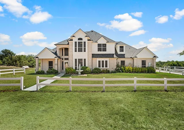 Photo 1 of Single family home for sale at 141 Blue Sky Dr, Decatur, TX 76234 | MLS# 21397331 | Listing updated on 2026-10-10