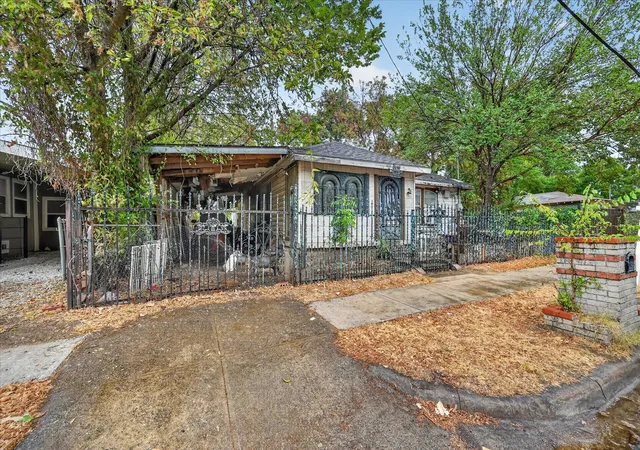 Photo 1 of Single family home for sale at 1727 Morris St, Dallas, TX 75212 | MLS# 21397097 | Listing updated on 2026-10-03