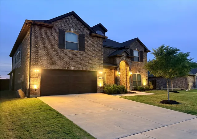 Photo 2 of Single family home for sale at 1606 Nighthawk Ln, Mansfield, TX 76063 | MLS# 21397344 | Listing updated on 2026-09-28