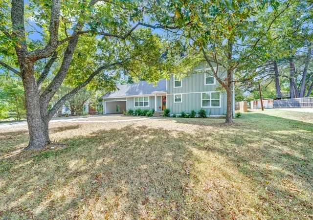 Photo 2 of Single family home for sale at 303 N Ellis, New Boston, TX 75570 | MLS# 21397405 | Listing updated on 2026-09-28