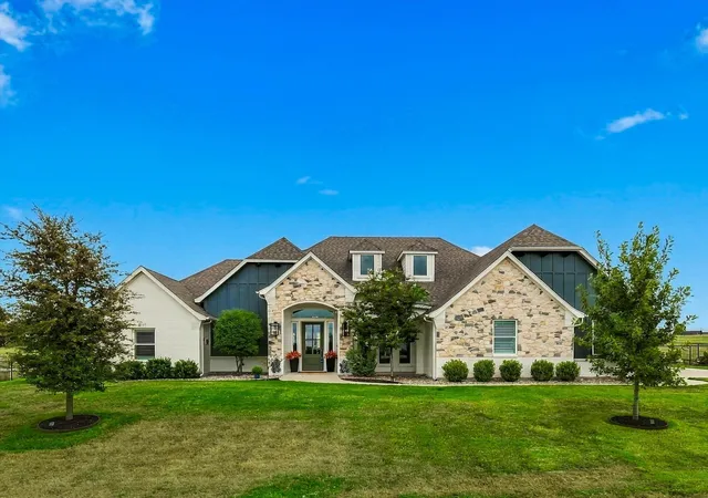 Photo 2 of Single family home for sale at 468 Red Bird Dr, Springtown, TX 76082 | MLS# 21384678 | Listing updated on 2026-10-03