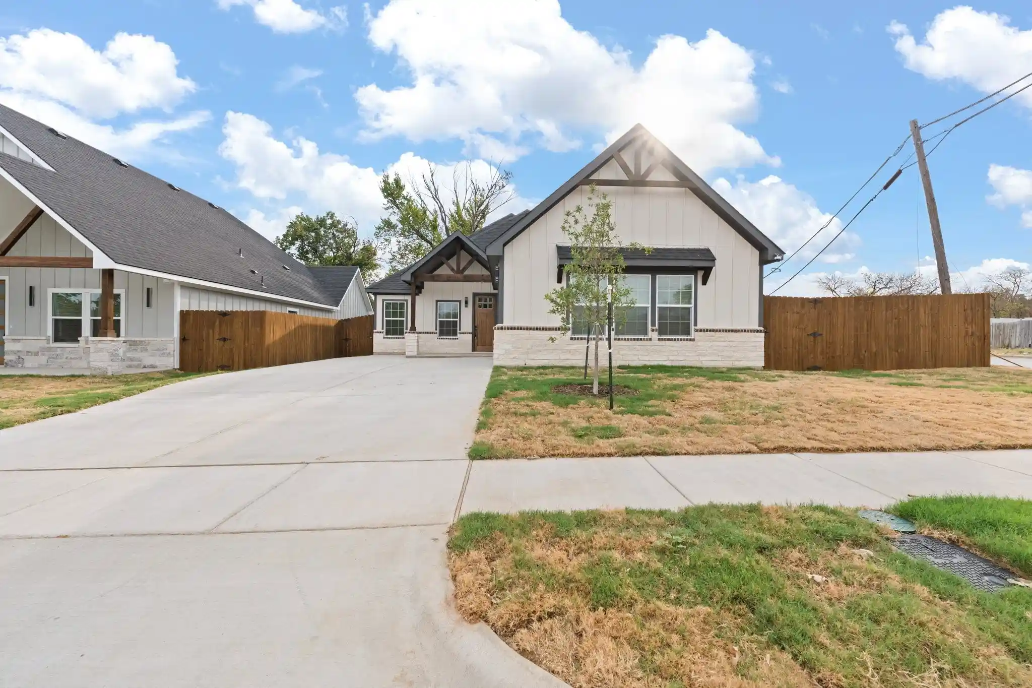 Photo 1 of Single family home for sale at 813 Tierney Rd, Fort Worth, TX 76112 | MLS# 21397425 | Listing updated on 2026-10-22