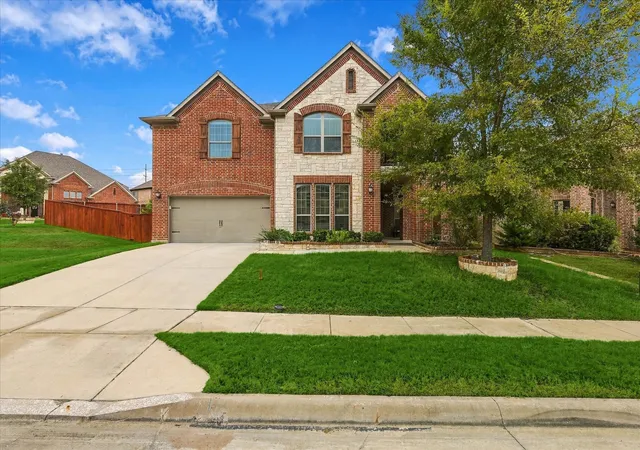 Photo 2 of Single family home for sale at 901 Hartford Ct, Roanoke, TX 76262 | MLS# 21385687 | Listing updated on 2026-10-05