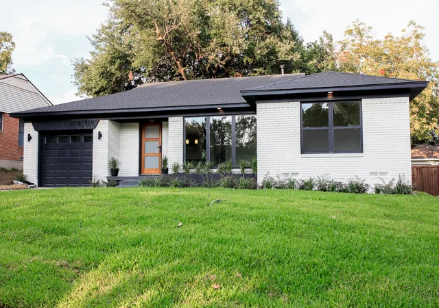 Photo 3 of Single family home for sale at 816 Kirkwood Dr, Dallas, TX 75218 | MLS# 21397482 | Listing updated on 2026-10-02