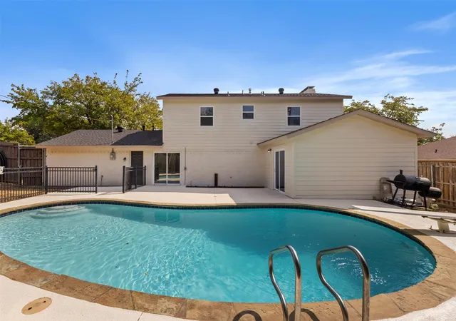 Photo 3 of Single family home for sale at 2833 Cibola Dr, Irving, TX 75062 | MLS# 21396371 | Listing updated on 2026-10-10