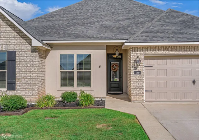 Photo 3 of Single family home for sale at 440 N Lost River Dr, Benton, LA 71006 | MLS# 21394069 | Listing updated on 2026-10-03