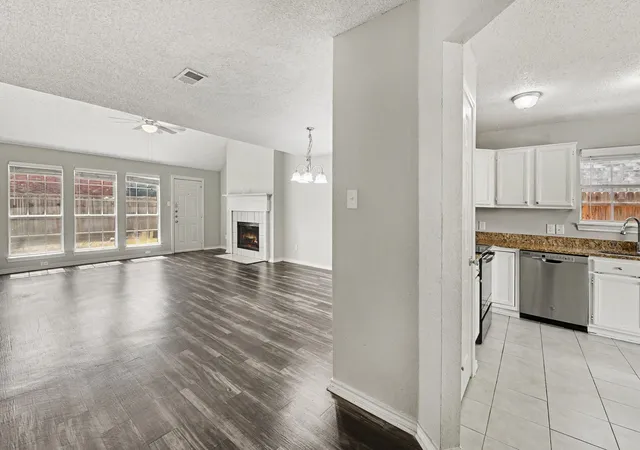 Photo 3 of Single family home for sale at 708 Willow Oak Dr, Allen, TX 75002 | MLS# 21397539 | Listing updated on 2026-09-28