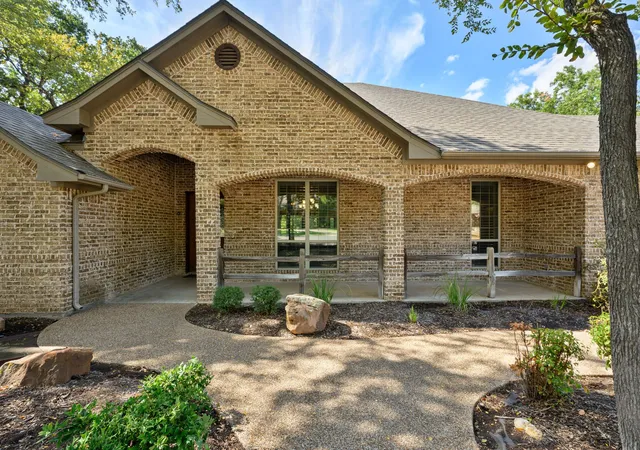 Photo 2 of Single family home for sale at 6318 Sonora Dr, Granbury, TX 76049 | MLS# 21397488 | Listing updated on 2026-09-29