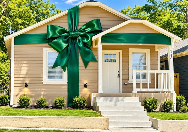 Photo 1 of Single family home for sale at 110 N Cliff St, Dallas, TX 75203 | MLS# 21394357 | Listing updated on 2026-10-06