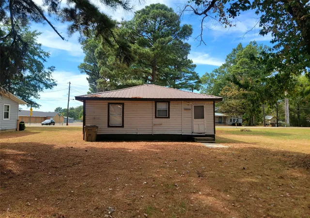 Photo 2 of Single family home for sale at 135 Us Hwy 82 Business, Avery, TX 75554 | MLS# 21397600 | Listing updated on 2026-09-28