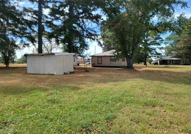 Photo 3 of Single family home for sale at 135 Us Hwy 82 Business, Avery, TX 75554 | MLS# 21397600 | Listing updated on 2026-09-28