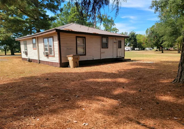 Photo 4 of Single family home for sale at 135 Us Hwy 82 Business, Avery, TX 75554 | MLS# 21397600 | Listing updated on 2026-09-28