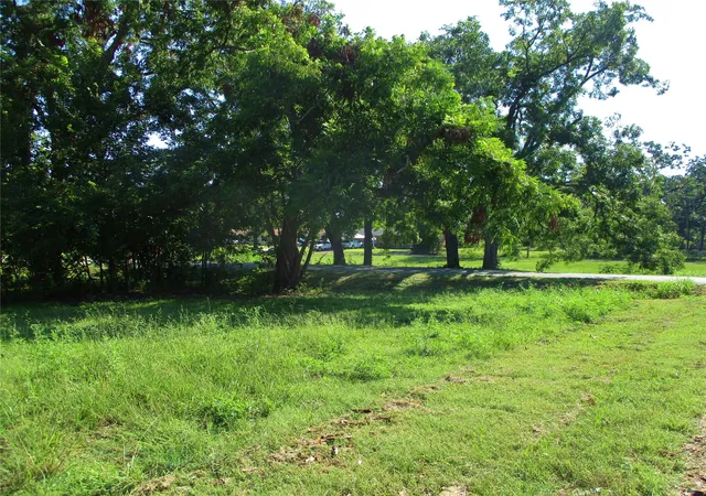 Photo 2 of Single family home for sale at 809 E 7th Street, Bonham, TX 75418 | MLS# 21397544 | Listing updated on 2026-09-28