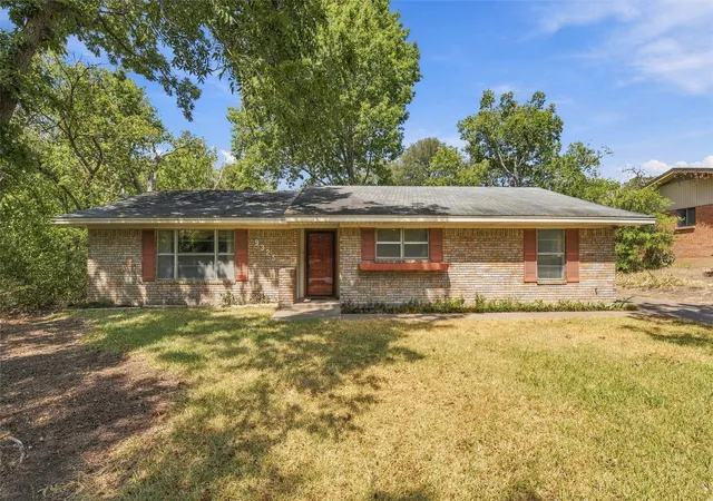 Photo 1 of Sale Pending at 9325 Bryce Dr, Woodway, TX 76712 | MLS# 21397496 | Listing updated on 2026-10-02