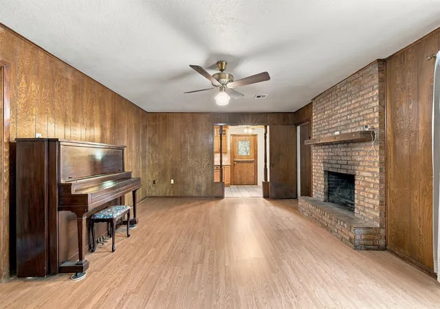 Photo 3 of Sale Pending at 9325 Bryce Dr, Woodway, TX 76712 | MLS# 21397496 | Listing updated on 2026-10-02
