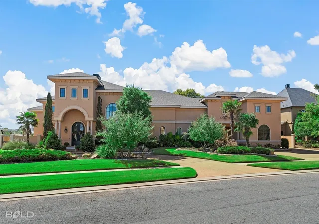 Photo 1 of Mansion for sale at 207 N Beach Dr, Bossier City, LA 71111 | MLS# 21397620 | Listing updated on 2026-10-01