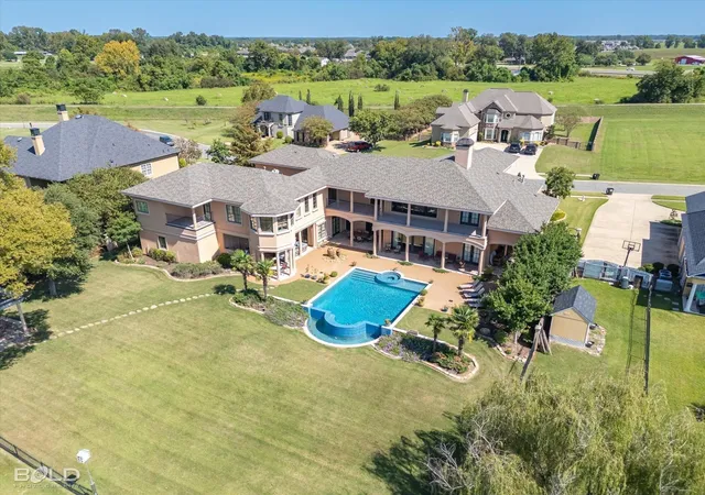 Photo 3 of Mansion for sale at 207 N Beach Dr, Bossier City, LA 71111 | MLS# 21397620 | Listing updated on 2026-10-01