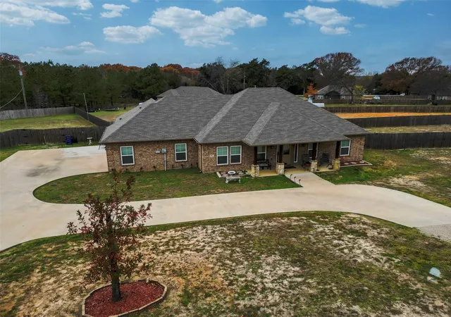 Photo 1 of Single family home for sale at 853 County Rd 37, Tyler, TX 75706 | MLS# 21397648 | Listing updated on 2026-10-02