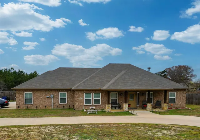 Photo 2 of Single family home for sale at 853 County Rd 37, Tyler, TX 75706 | MLS# 21397648 | Listing updated on 2026-10-02