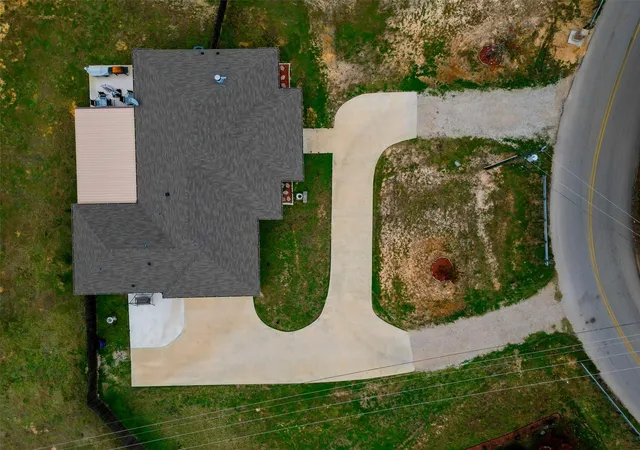 Photo 3 of Single family home for sale at 853 County Rd 37, Tyler, TX 75706 | MLS# 21397648 | Listing updated on 2026-10-02