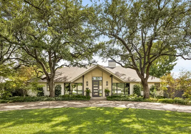 Single family home for sale at 4418 Crooked Ln, Dallas, TX 75229 | MLS# 21393968