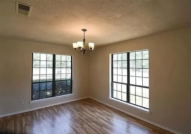 Photo 3 of Single family home for sale at 910 N Lydia St, Stephenville, TX 76401 | MLS# 21397666 | Listing updated on 2026-09-29