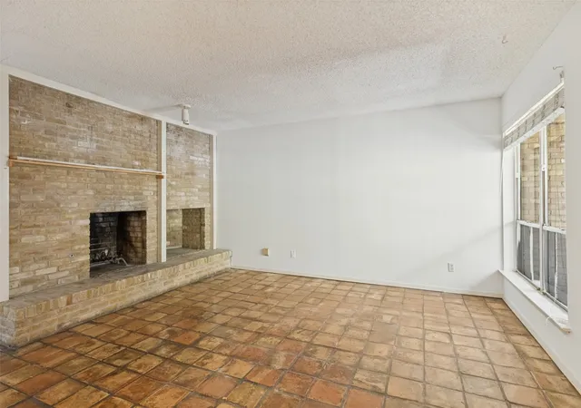 Listing Photo 2 - Condo for sale in building located at 5924 Birchbrook Dr, Dallas, TX 75206 - Unit #203