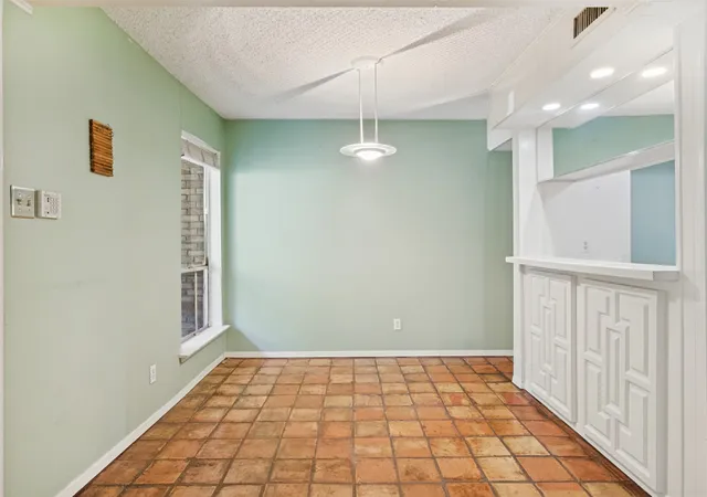Listing Photo 4 - Condo for sale in building located at 5924 Birchbrook Dr, Dallas, TX 75206 - Unit #203