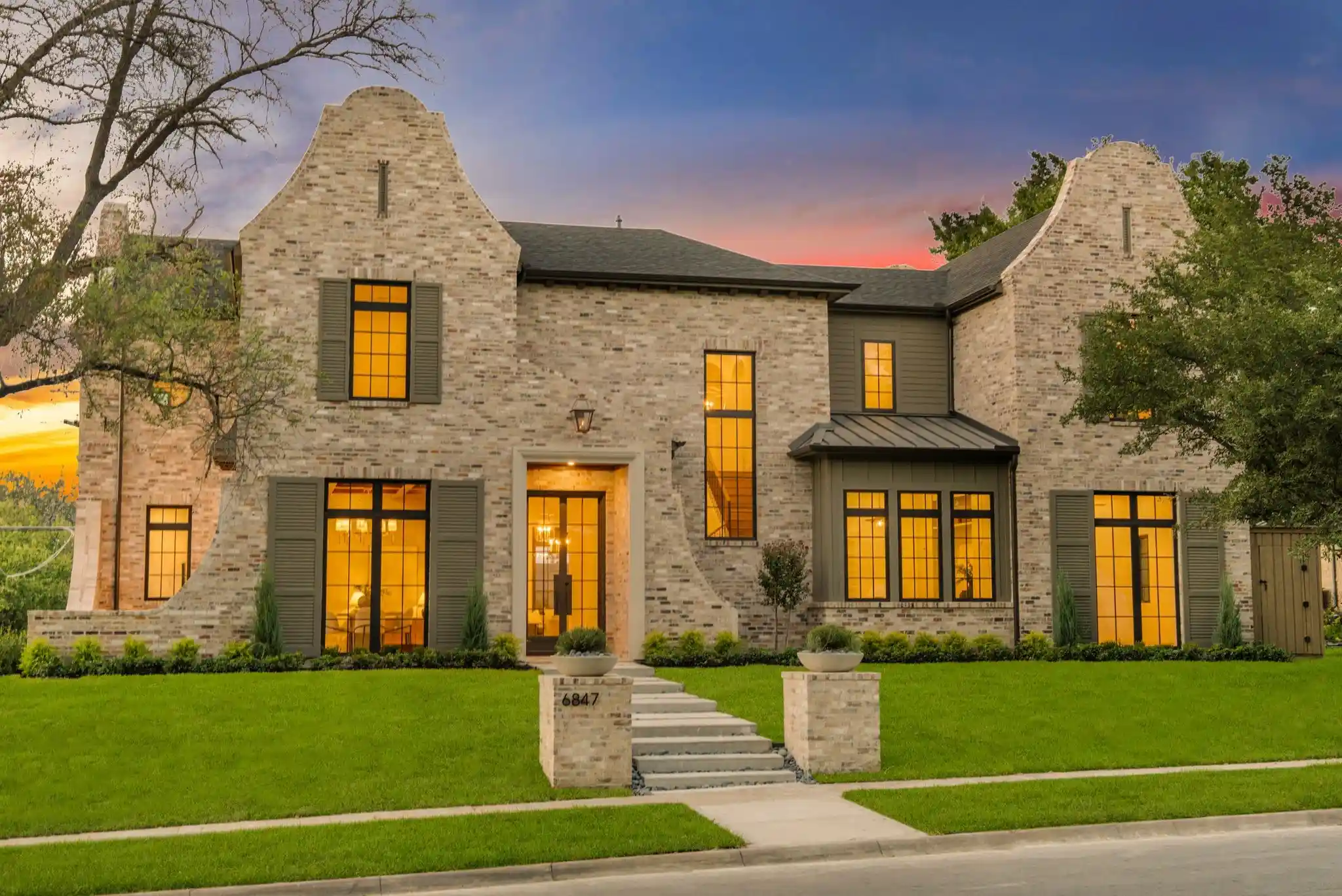 Photo 1 of Mansion for sale at 6847 Lakeshore Dr, Dallas, TX 75214 | MLS# 21388393 | Listing updated on 2026-10-28