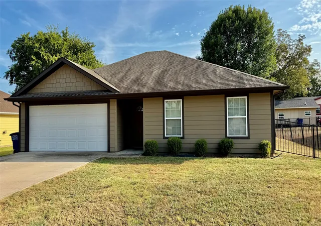 Single family home for sale at 104 Herron St, Farmersville, TX 75442 | MLS# 21397199