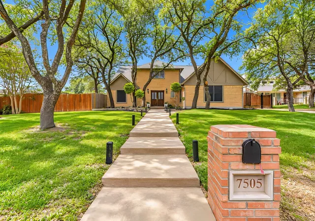 Photo 1 of Single family home for sale at 7505 Canyon Crst Ct, Fort Worth, TX 76179 | MLS# 21397643 | Listing updated on 2026-09-28