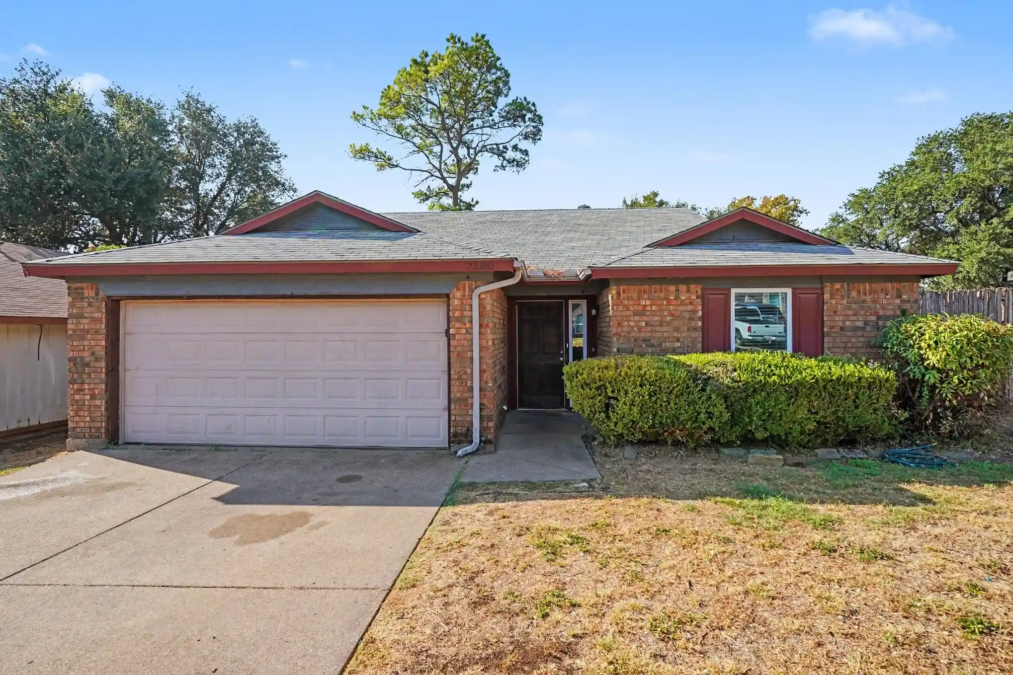 Photo 1 of Single family home for sale at 7500 Little Rock Ln, Fort Worth, TX 76120 | MLS# 21392665 | Listing updated on 2026-10-28