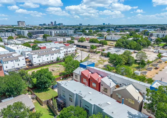 Photo 3 of Townhouse for sale at 1429 Caddo St #G, Dallas, TX 75204 | MLS# 21397087 | Listing updated on 2026-09-28
