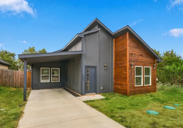 Photo 1 of Single family home for sale at 3023 Brazos River Dr, Granbury, TX 76048 | MLS# 21397328 | Listing updated on 2026-09-28