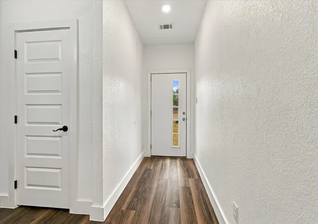 Photo 3 of Single family home for sale at 3023 Brazos River Dr, Granbury, TX 76048 | MLS# 21397328 | Listing updated on 2026-09-28