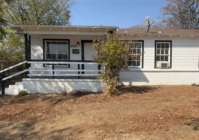 Photo 2 of Single family home for sale at 2913 Ave A, Fort Worth, TX 76105 | MLS# 21397729 | Listing updated on 2026-09-28