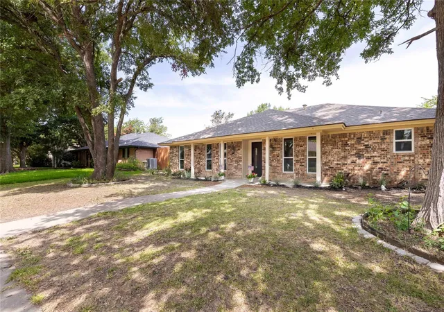 Photo 3 of Single family home for sale at 2705 Chadwick Dr, Plano, TX 75075 | MLS# 21397767 | Listing updated on 2026-10-29