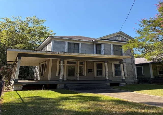 Single family home for sale at 649 Wichita St, Shreveport, LA 71101 | MLS# 21397696