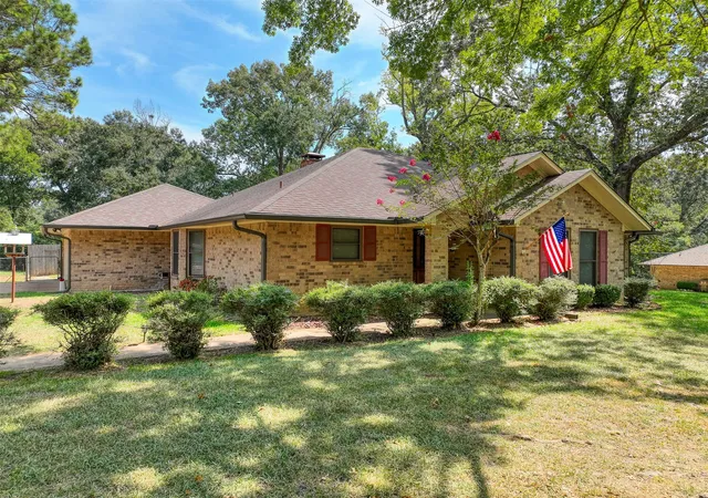 Photo 2 of Single family home for sale at 1690 An County Rd 359, Palestine, TX 75803 | MLS# 21397786 | Listing updated on 2026-10-05
