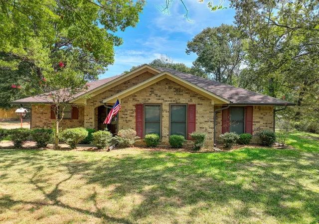 Photo 3 of Single family home for sale at 1690 An County Rd 359, Palestine, TX 75803 | MLS# 21397786 | Listing updated on 2026-10-05